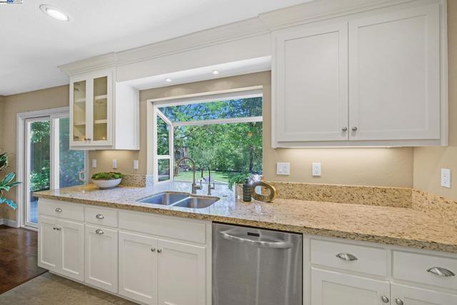 8043 Crossridge Rd, Dublin CA: https://media.crmls.org/mediaz/04ebed71-013e-4690-9952-05e6d5983834.jpg