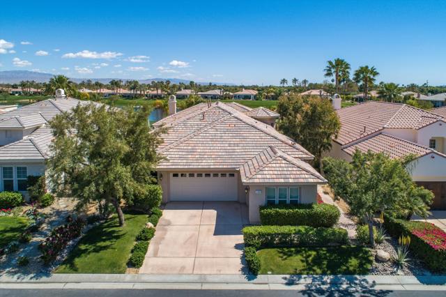 51686 Via Sorrento, La Quinta CA: https://media.crmls.org/mediaz/04ebf32d-e76d-480a-bae8-01471e721757.jpg