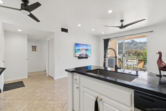 2220 Camino De La Reina, San Diego CA: https://media.crmls.org/mediaz/04ec105b-ded1-453b-af29-1f707fdd6185.jpg