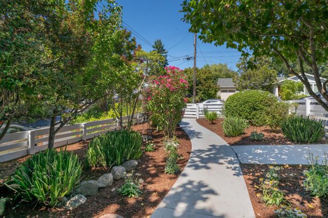 9 INNER Circle, Redwood City CA: https://media.crmls.org/mediaz/04ed0110-7832-4ed9-bdcf-07f37ee6adcb.jpg