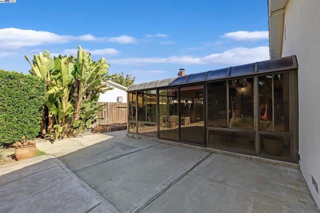 4955 Swindon Pl, Newark CA: https://media.crmls.org/mediaz/04ed078f-b339-46a4-b887-0ca2ccd40650.jpg