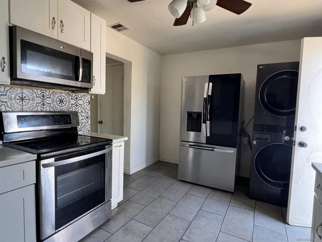 1321 Oakdale Ave, El Cajon CA: https://media.crmls.org/mediaz/04ed8d4d-fd6c-406f-a002-3aa380eef93f.jpg
