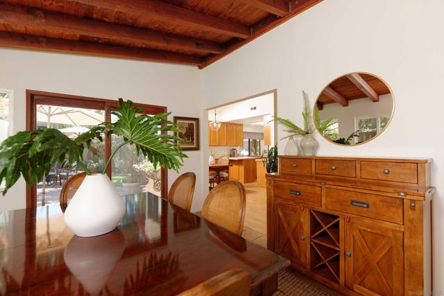 7020 Snapdragon Dr, Carlsbad CA: https://media.crmls.org/mediaz/04ee7bae-0651-4898-8e75-28fb41348fbb.jpg