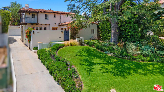 331 S Medio Drive, Los Angeles CA: https://media.crmls.org/mediaz/04eeaa89-59c8-459a-942f-f3a6d37dd857.jpg