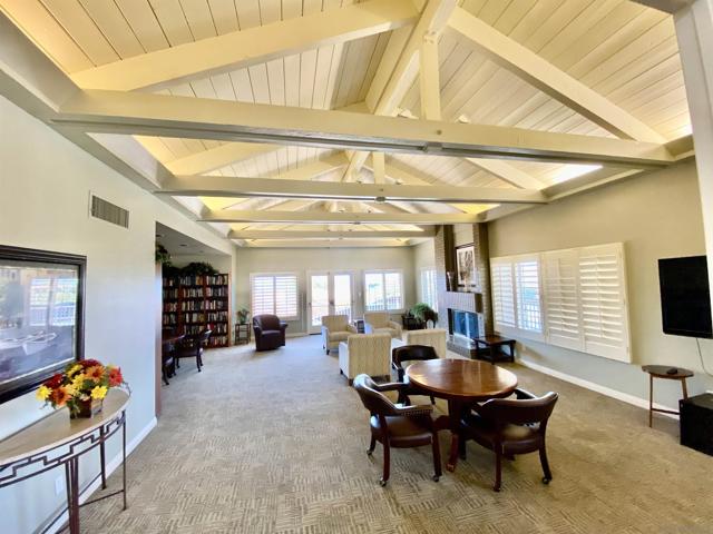 1326 Caminito Arriata, La Jolla CA: https://media.crmls.org/mediaz/04eed9aa-d014-46bb-ac6b-5bfc90680dac.jpg