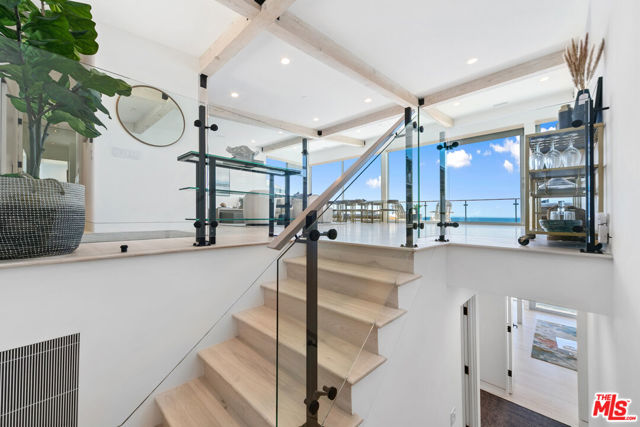 24928 Malibu Road, Malibu CA: https://media.crmls.org/mediaz/04efc3f5-ea2f-41ee-9c24-f0d3aa17239c.jpg