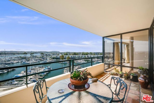 4335 S Marina City Drive, Marina del Rey CA: https://media.crmls.org/mediaz/04eff4ec-c6da-49ba-a187-c182ba42456d.jpg