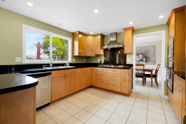 11868 Bloomington Way, Dublin CA: https://media.crmls.org/mediaz/04f0657e-573e-4b6d-9c4f-a583a56a9387.jpg