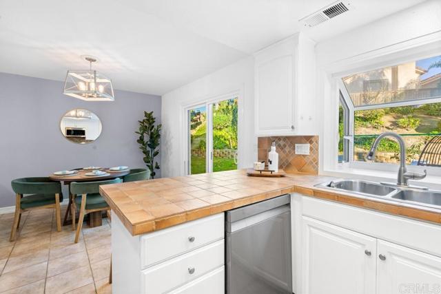 Detail Gallery Image 12 of 56 For 2655 Seacrest, Vista,  CA 92081 - 3 Beds | 2/1 Baths