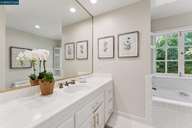 645 Los Palos Dr, Lafayette CA: https://media.crmls.org/mediaz/04f1cc4a-0a15-4ae1-806d-305861b5f3c4.jpg