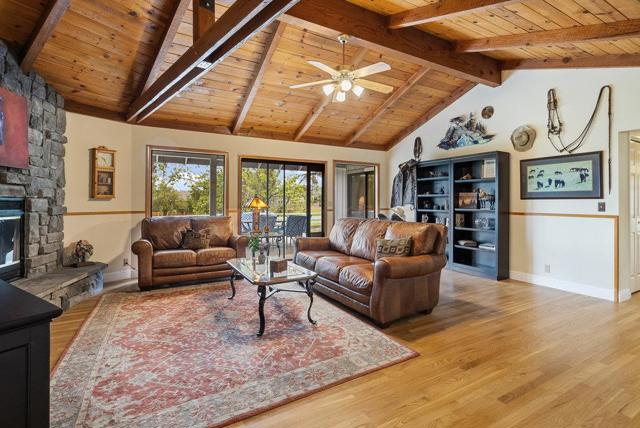 105 Louise Circle, Hollister CA: https://media.crmls.org/mediaz/04f2cf09-8749-482f-8a84-f0170665917c.jpg