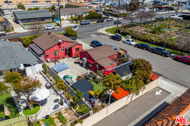 535 Hamilton Street, Costa Mesa CA: https://media.crmls.org/mediaz/04f37b6d-e3d6-46ee-8eeb-7af3fb17e201.jpg