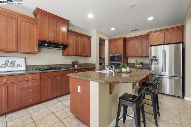 670 W Privado Way, Mountain House CA: https://media.crmls.org/mediaz/04f3867b-b0d7-4034-bad9-ca8247c7a5f2.jpg
