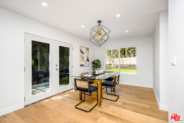 22357 Welby Way, Woodland Hills CA: https://media.crmls.org/mediaz/04f4247b-370a-4e16-802a-3b479ec7863a.jpg