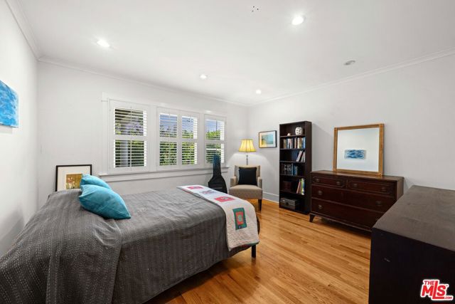 568 N Gower Street, Los Angeles CA: https://media.crmls.org/mediaz/04f47fe6-038d-4bf8-8188-ced69d4c0f49.jpg