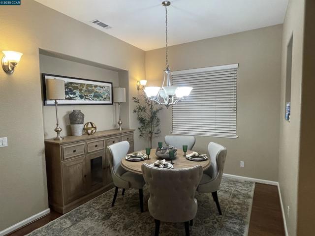 4150 Cherry Blossom Ln, Tracy CA: https://media.crmls.org/mediaz/04f4de77-d68e-4677-bc6c-40aaf26b6097.jpg