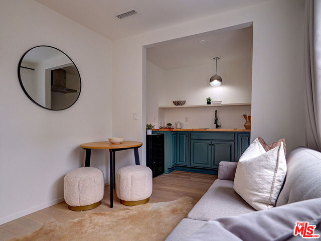 422 W Avenue 37, Los Angeles CA: https://media.crmls.org/mediaz/04f4e745-bf7d-4efa-b2e0-2cb641c5ff17.jpg