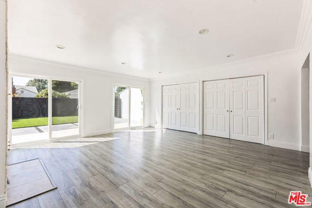 3921 S Victoria Avenue, Los Angeles CA: https://media.crmls.org/mediaz/04f50be4-bad0-423f-af8d-545d991358d3.jpg