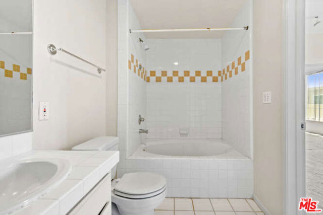10790 Rose Avenue, Los Angeles CA: https://media.crmls.org/mediaz/04f55a2b-70d8-43e4-9036-f48050253d2c.jpg