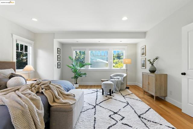 1020 Channing Ave, Palo Alto CA: https://media.crmls.org/mediaz/04f5913a-9a5d-4d49-83d3-8451dc5db390.jpg