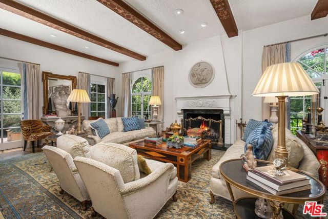 434 S Muirfield Road, Los Angeles CA: https://media.crmls.org/mediaz/04f5b4c5-e3e8-41fe-b9c6-f018b4cf56e8.jpg