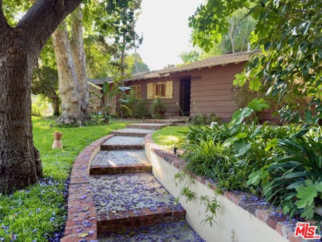 2290 Canonita Drive, La Habra Heights CA: https://media.crmls.org/mediaz/04f5ecb0-2b3c-48f8-93d1-89186b7cbdc8.jpg