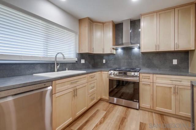 16731 Callado Ct, San Diego CA: https://media.crmls.org/mediaz/04f65779-21ff-45e9-ac2e-e37957857127.jpg