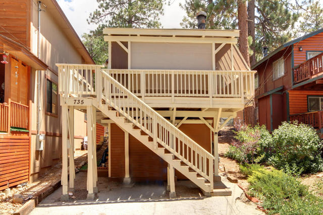 735 Santa Barbara Avenue, Sugarloaf CA: https://media.crmls.org/mediaz/04f70dd8-8c66-4dc1-8e46-a227e9bcb36c.jpg