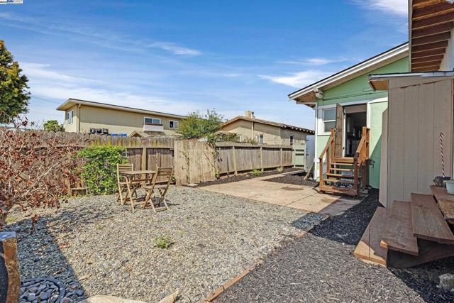 2708 60th Avenue, Oakland CA: https://media.crmls.org/mediaz/04f7159c-6aa8-4cff-a392-8b6fb8d96975.jpg