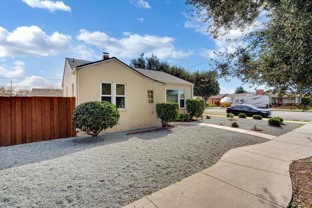 431 Ellis Street, King City CA: https://media.crmls.org/mediaz/04f73db0-7f25-47cc-a942-ec8259357e04.jpg