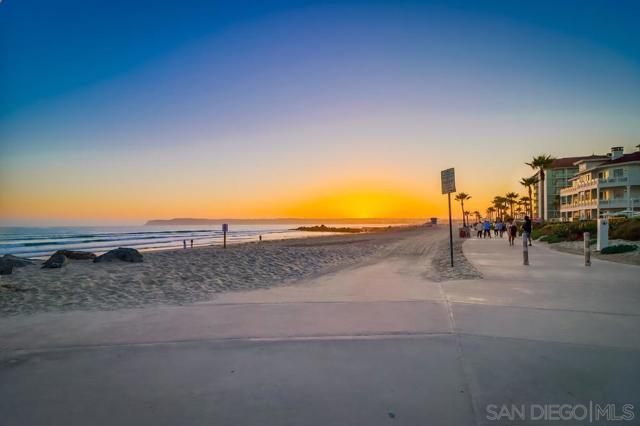 1720 Avenida Del Mundo, Coronado CA: https://media.crmls.org/mediaz/04f743db-2785-4618-ae19-d5617814a266.jpg