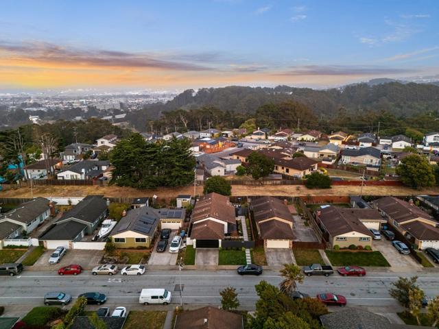 2501 Fleetwood Drive, San Bruno CA: https://media.crmls.org/mediaz/04f78462-1418-4c09-b69a-2f352449e824.jpg