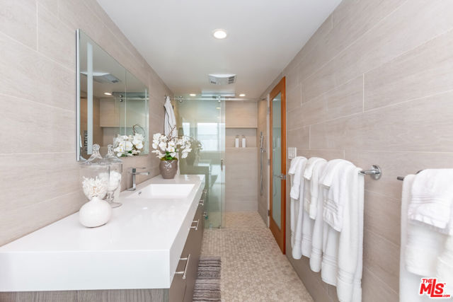 18 Union Jack Street, Marina del Rey CA: https://media.crmls.org/mediaz/04f78dd6-64b2-4394-8eb3-1895dd7086bf.jpg