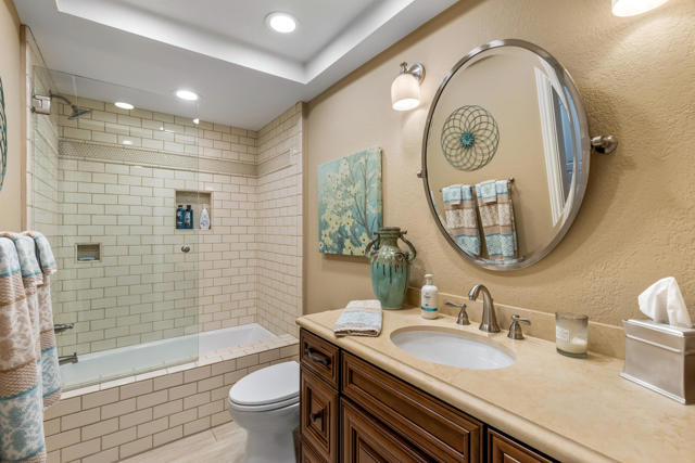 40 Joya Drive, Palm Desert CA: https://media.crmls.org/mediaz/04f7d255-0af5-468b-bc83-abb9548b1c1e.jpg