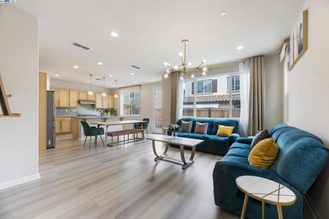 257 E Terra Mia Ave, Mountain House CA: https://media.crmls.org/mediaz/04f8789b-68de-47c7-b12f-040414dbad5a.jpg