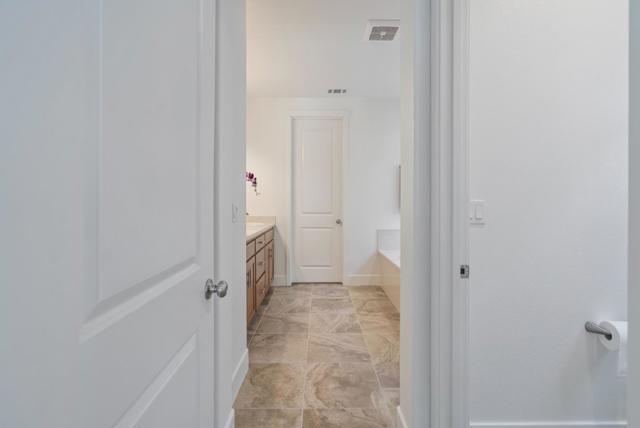 1621 Castlerock Drive, Hollister CA: https://media.crmls.org/mediaz/04f87c31-bdb1-4b23-90e7-fdd7b023cdad.jpg