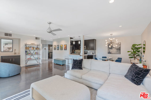 8535 W West Knoll Drive, West Hollywood CA: https://media.crmls.org/mediaz/04f89ca2-f5c4-4d84-8107-0571e46eae69.jpg