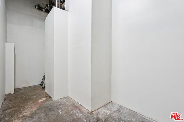 1100 Wilshire Boulevard, Los Angeles CA: https://media.crmls.org/mediaz/04f8abcd-87e4-43c6-96d1-ffe406e0c9ef.jpg