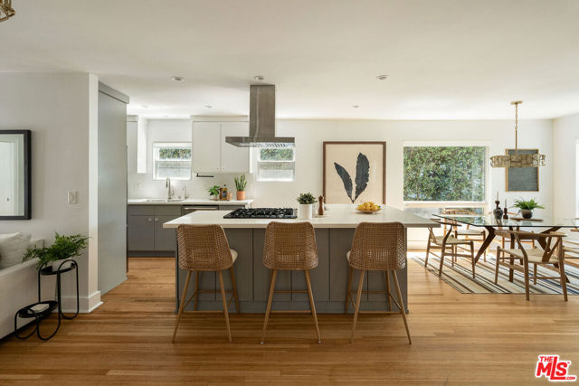 1414 N Coronado Terrace, Los Angeles CA: https://media.crmls.org/mediaz/04f8db94-b9b0-48ad-8ac3-256caf81df10.jpg