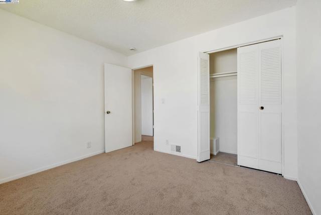 2274 Peacock Pl, Union City CA: https://media.crmls.org/mediaz/04f959cb-d154-442a-90a7-d929db0bf347.jpg
