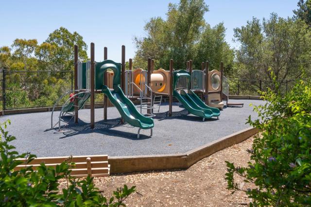 38 Weepingridge Court, San Mateo CA: https://media.crmls.org/mediaz/04f99b51-b608-4c39-b956-9710f41a4864.jpg