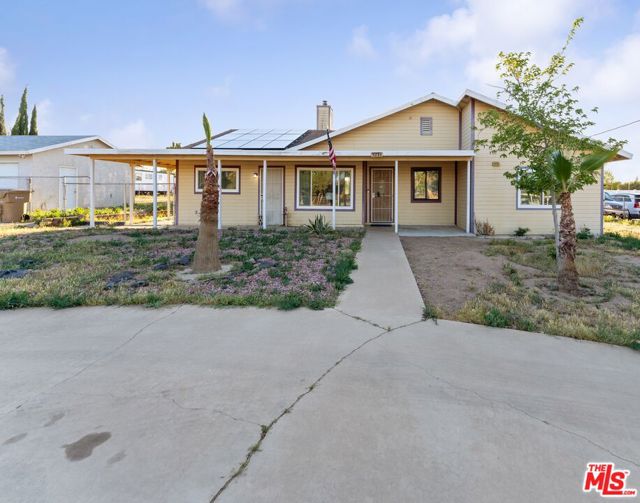 9256 6th Avenue, Hesperia CA: https://media.crmls.org/mediaz/04f9e299-a71e-4928-ba70-88958ad72fcd.jpg