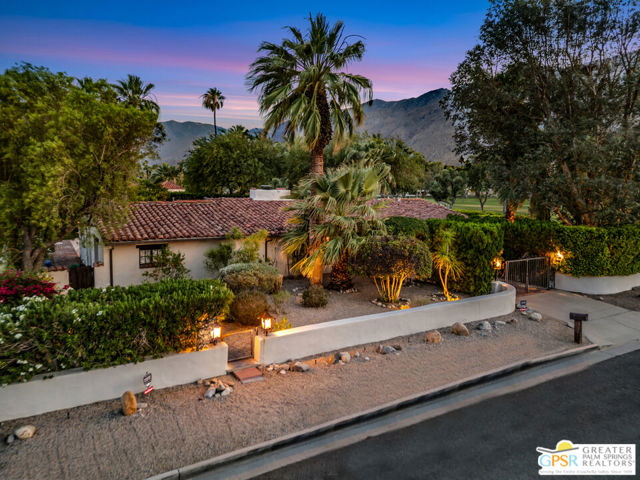 1011 E El Alameda, Palm Springs CA: https://media.crmls.org/mediaz/04faa093-2849-4b2e-9953-45c8c8676873.jpg