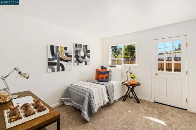 1950 Emerald St, Concord CA: https://media.crmls.org/mediaz/04fab265-7c12-4986-ba66-53239979a601.jpg