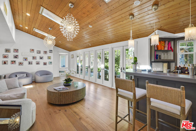 6052 Merritt Drive, Malibu CA: https://media.crmls.org/mediaz/04fbc93b-06fa-4fd4-a175-0dc03e127ccc.jpg