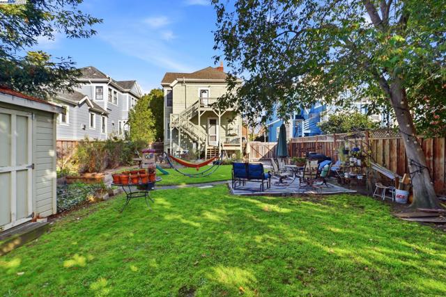 1822 San Antonio Ave, Alameda CA: https://media.crmls.org/mediaz/04fc5b3a-bb34-44fa-b6c9-50d5971b5b7c.jpg