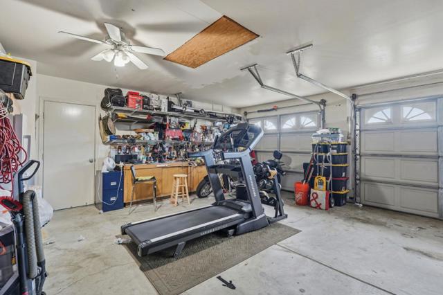 1883 College Greens Drive, Los Banos CA: https://media.crmls.org/mediaz/04fd2958-b846-43f7-94df-c4c6c94b9da2.jpg