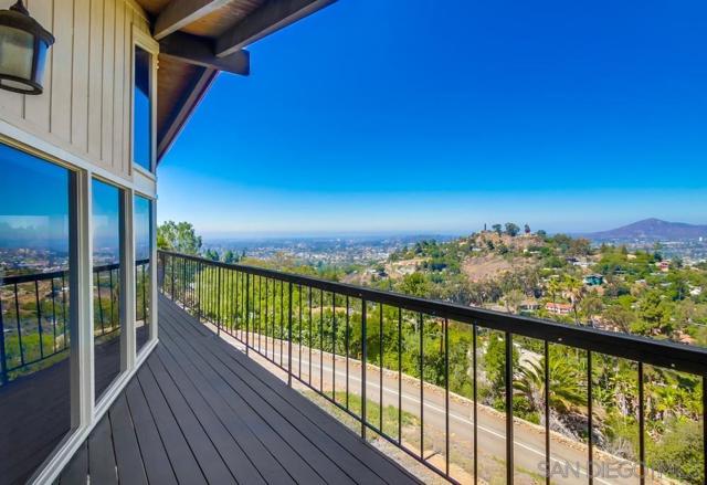 4742 Mount Helix Drive, La Mesa CA: https://media.crmls.org/mediaz/04fd4c7e-185a-413c-a911-e25b996d5b9c.jpg