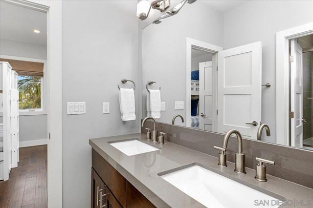 6411 Dowling Dr, La Jolla CA: https://media.crmls.org/mediaz/04fddeb4-af4a-4400-81ee-e317cb90f81a.jpg