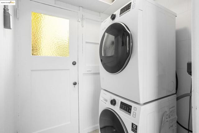 1222 Hollywood Ave, Oakland CA: https://media.crmls.org/mediaz/04fe09c4-671a-4dcc-92f2-81e9abc8de17.jpg